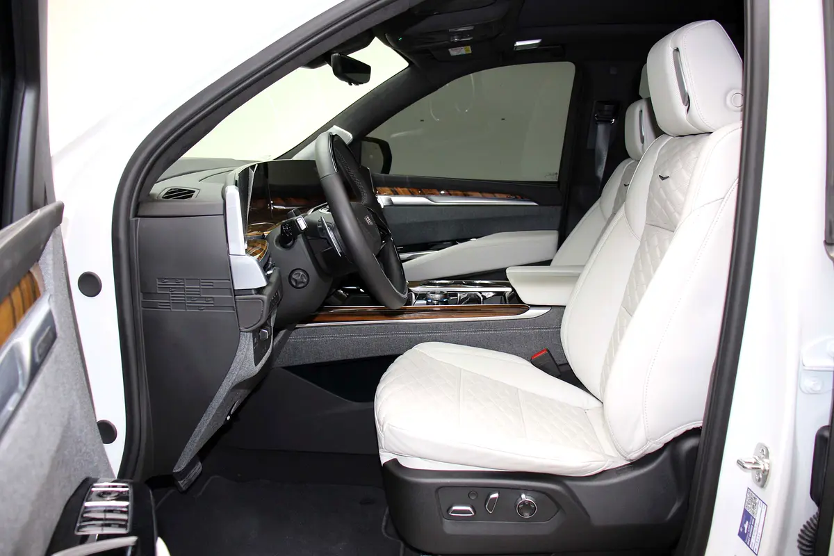 Cadillac Escalade, 2025 — фото 8 из 10