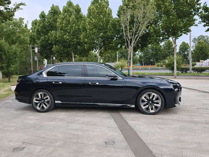 BMW 7 Series, 2023 — фото 7 из 9