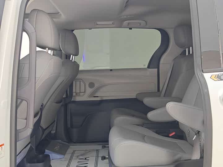 Toyota Granvia, 2023 — фото 8 из 9