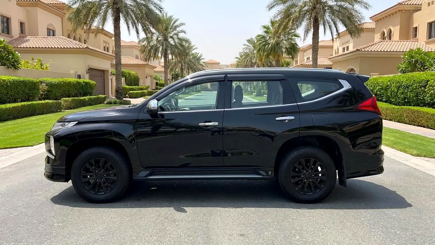 Mitsubishi Montero Sport, 2023 — фото 3 из 10