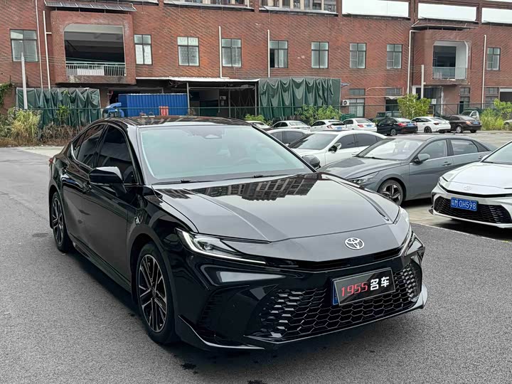 Toyota Camry, 2025 — фото 3 из 9