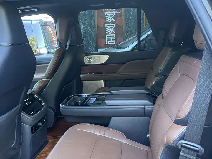 Lincoln Navigator, 2023 — фото 7 из 9
