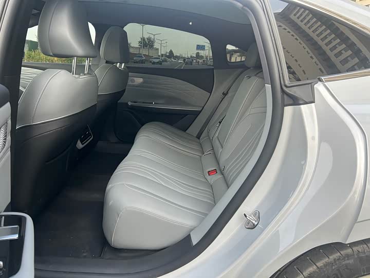 Geely Galaxy E8, 2024 — фото 5 из 9