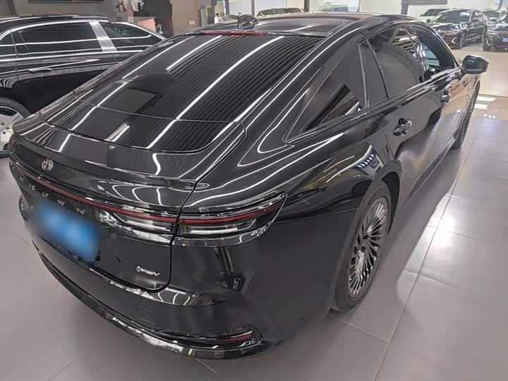 Toyota Crown Sedan, 2025 — фото 7 из 9
