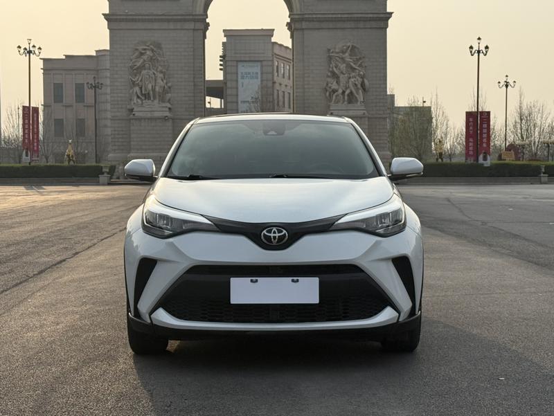 Toyota C-HR, 2022 — фото 2 из 9