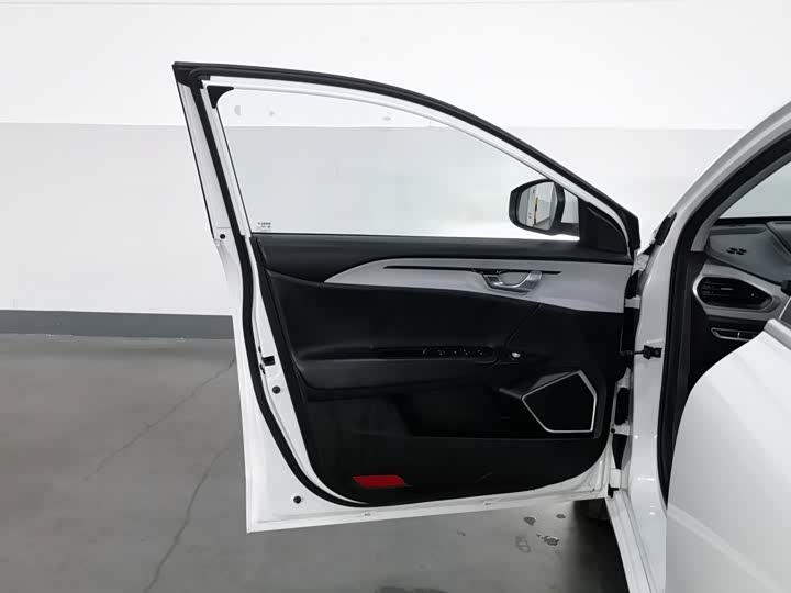 Geely Geometry A, 2022 — фото 8 из 9