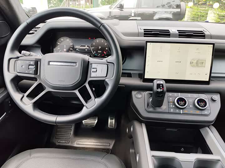Land Rover Defender, 2024 — фото 7 из 9