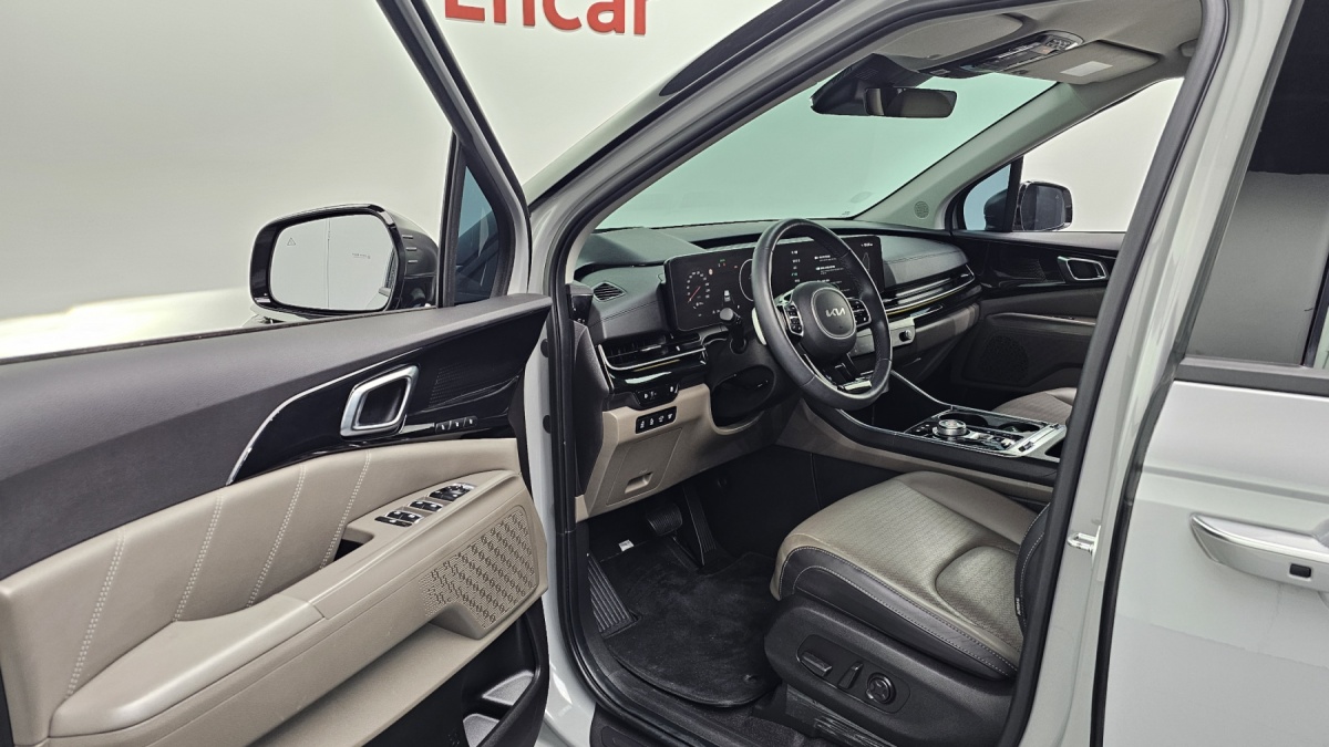 Kia Carnival, 2023 — фото 10 из 12