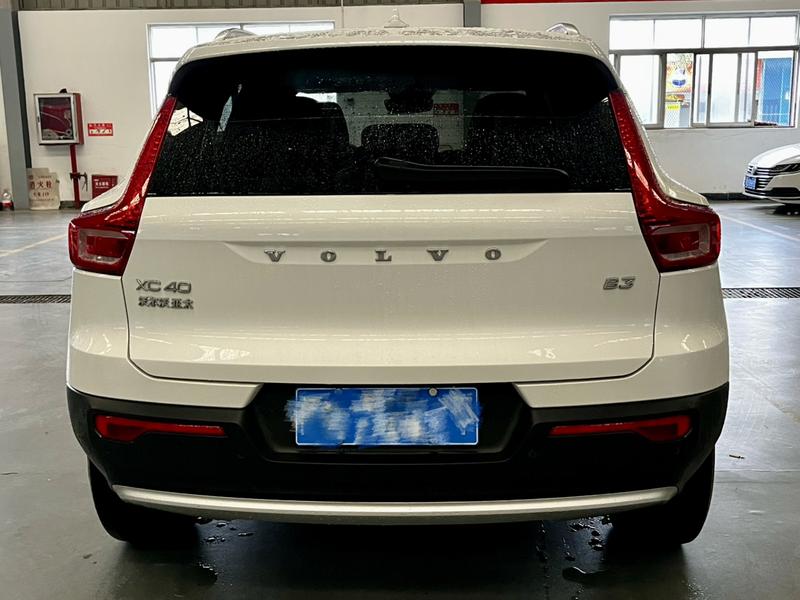 Volvo XC40, 2023 — фото 5 из 9