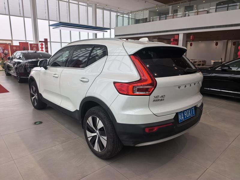 Volvo XC40, 2023 — фото 5 из 12