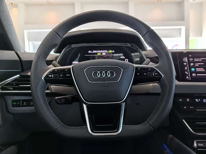Audi e-tron GT, 2024 — фото 10 из 12
