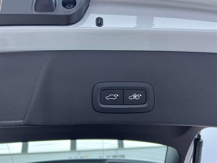 Volvo XC40, 2025 — фото 8 из 9