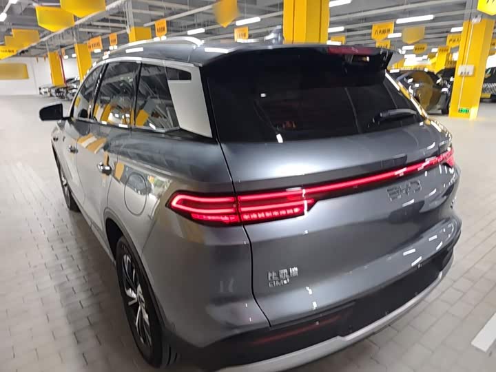 BYD Song Pro Hybrid, 2024 — фото 5 из 9