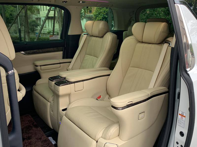 Toyota Alphard, 2021 — фото 9 из 11