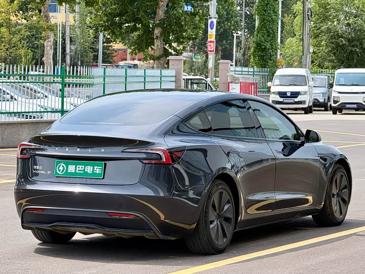 Tesla Model 3, 2024 — фото 8 из 9