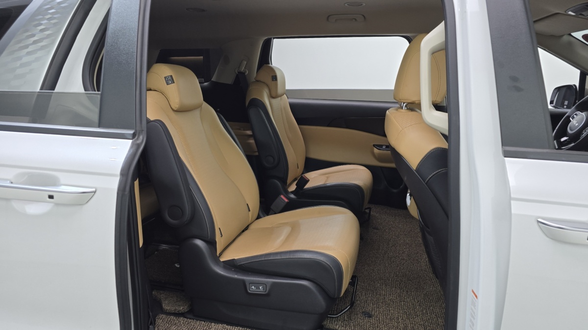 Kia Carnival, 2022 — фото 10 из 12