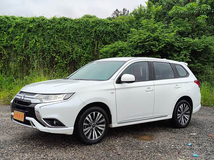 Mitsubishi Outlander, 2021 — фото 2 из 9