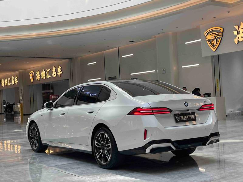 BMW 5 Series, 2025 — фото 4 из 12