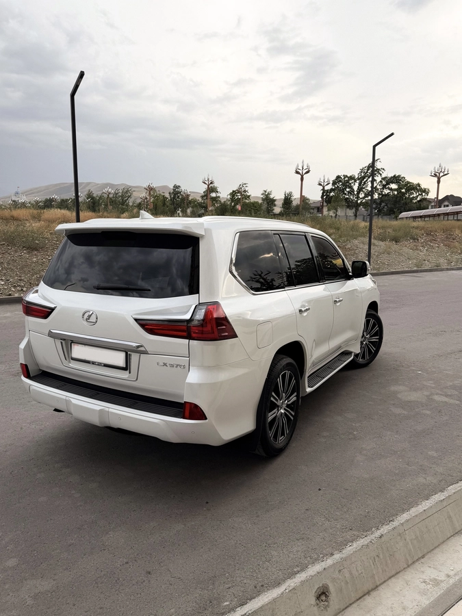 Lexus LX, 2021 — фото 4 из 12