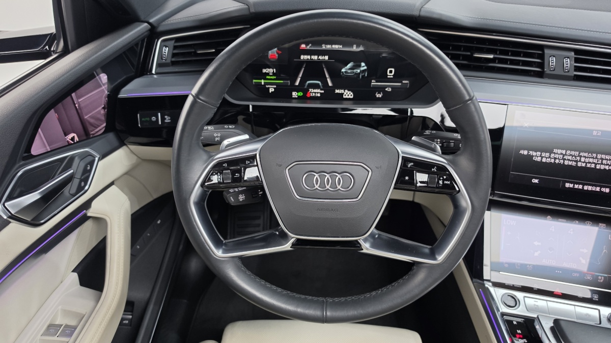 Audi e-tron, 2022 — фото 12 из 12