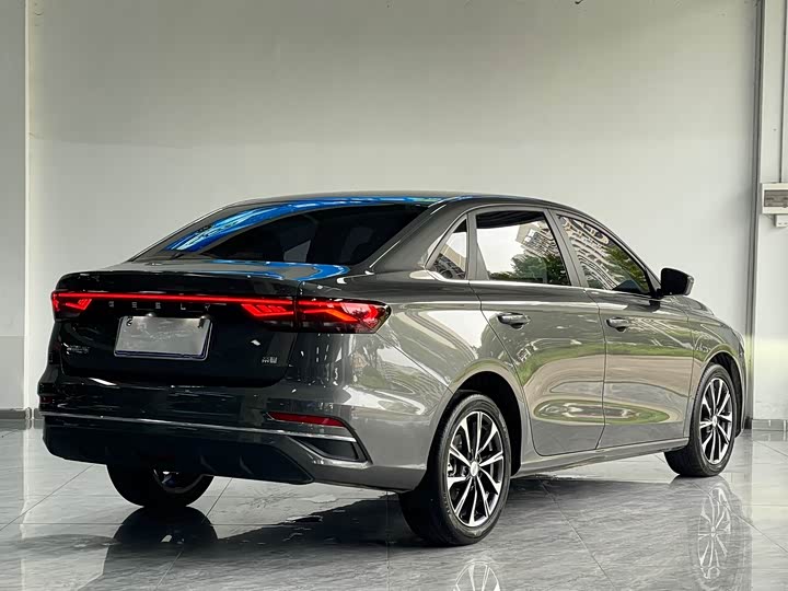 Geely Emgrand, 2025 — фото 3 из 9