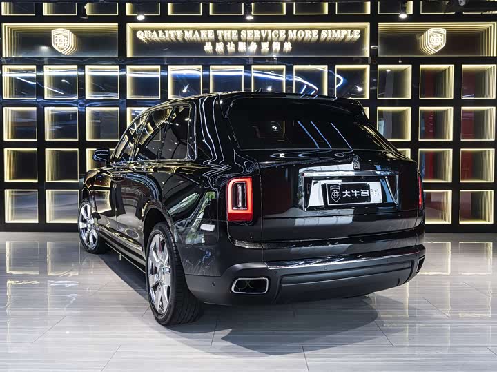 Rolls-Royce Cullinan, 2022 — фото 4 из 9