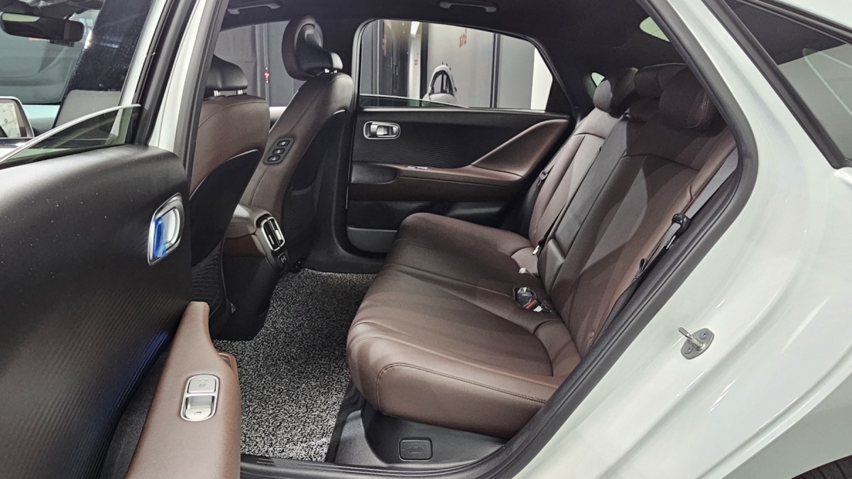 Hyundai Ioniq 6, 2022 — фото 11 из 12