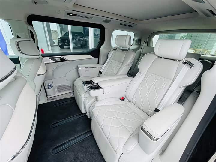 Volvo EM90, 2024 — фото 9 из 9