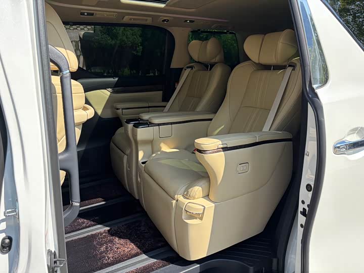 Toyota Vellfire, 2023 — фото 9 из 12