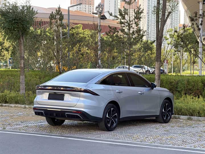 Geely Galaxy L6, 2025 — фото 4 из 9
