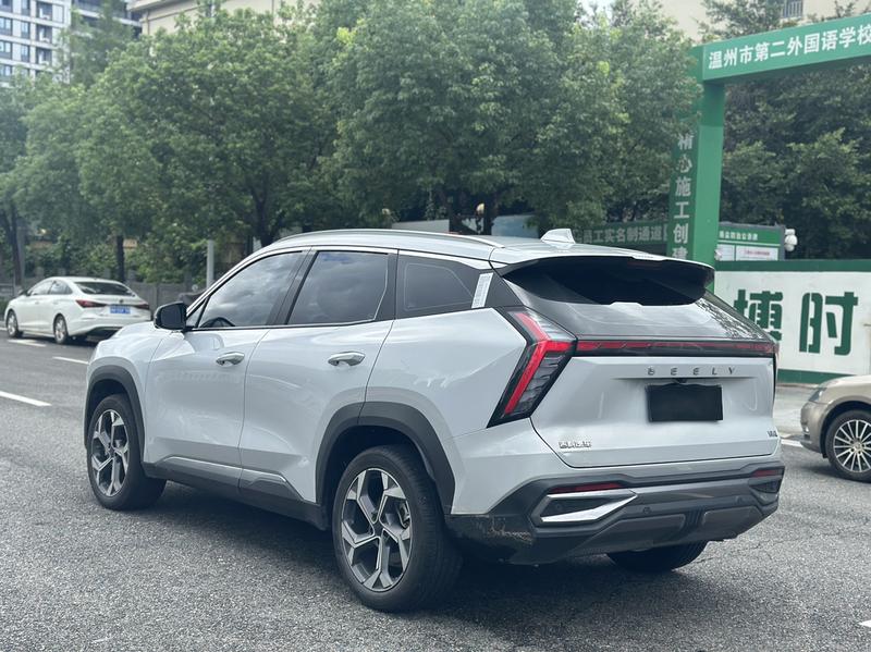 Geely Atlas L, 2024 — фото 4 из 12