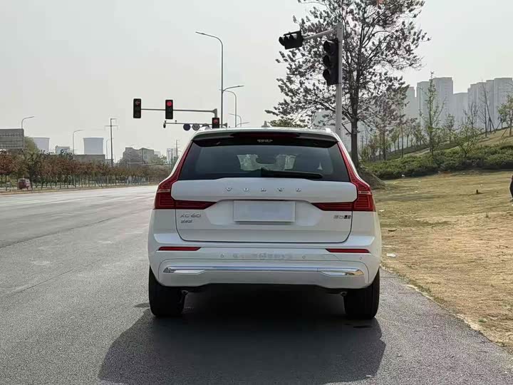 Volvo XC60, 2024 — фото 8 из 9
