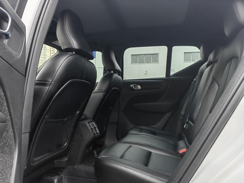 Volvo XC40, 2023 — фото 7 из 8