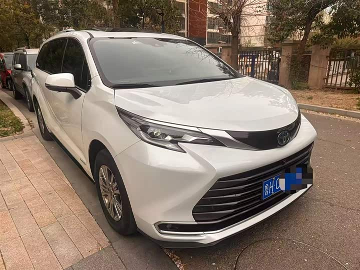 Toyota Sienna, 2021 — фото 2 из 9