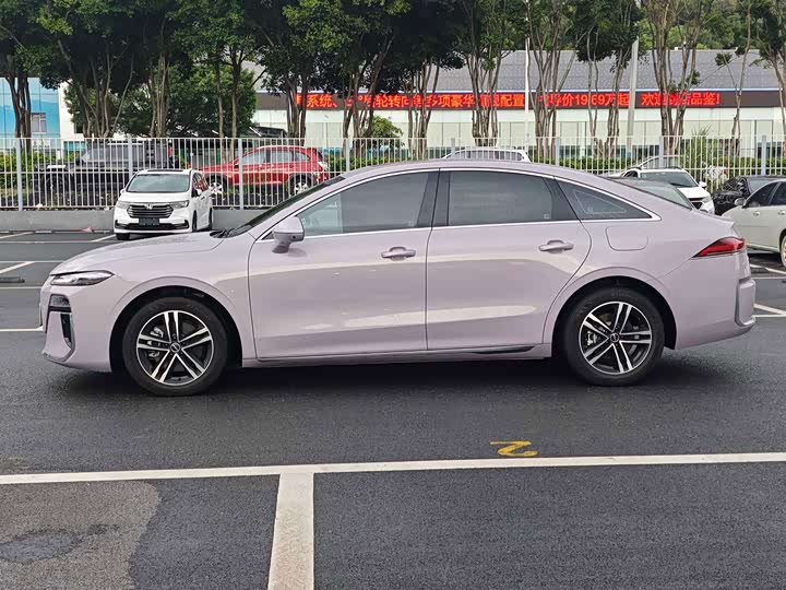 Roewe M7 DMH, 2025 — фото 3 из 9