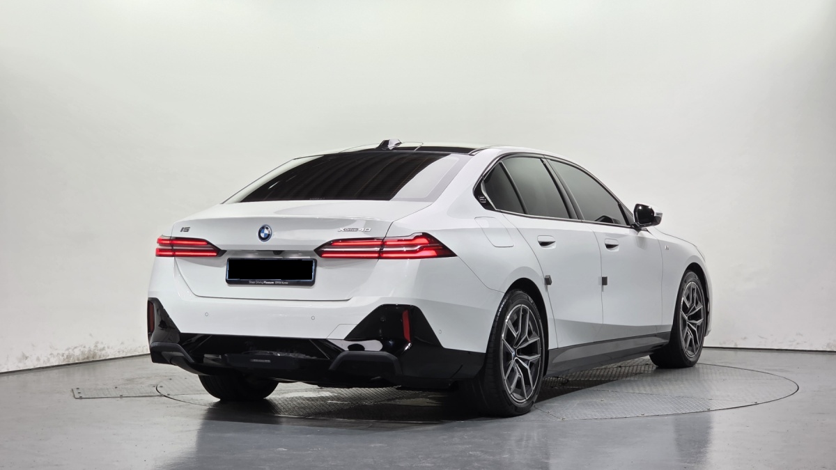 BMW i5, 2025 — фото 2 из 12