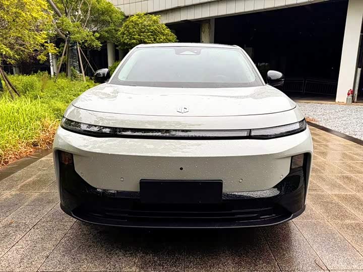 Leapmotor B10, 2024 — фото 3 из 9