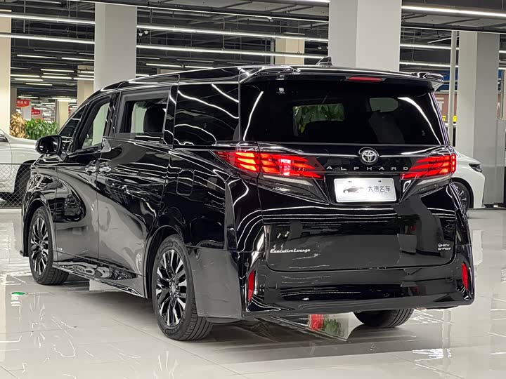 Toyota Alphard, 2026 — фото 4 из 9