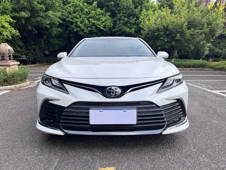 Toyota Camry, 2022 — фото 2 из 9