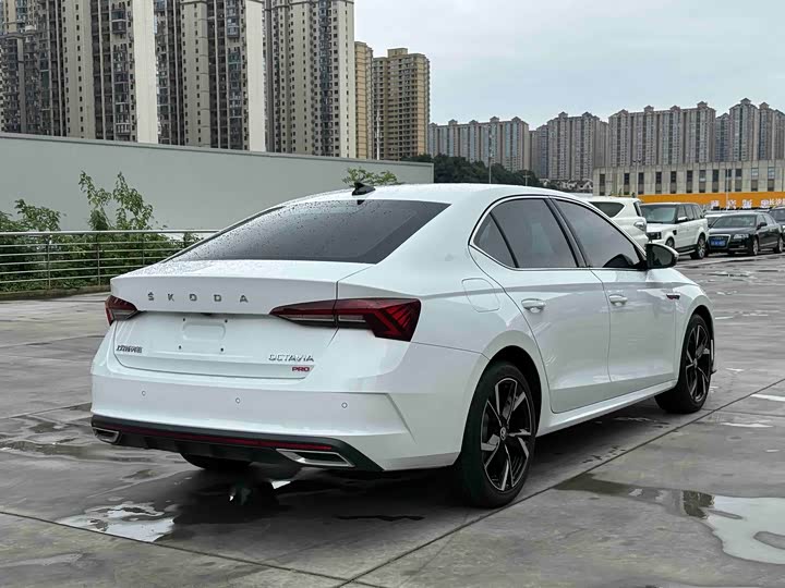 Skoda Octavia Pro, 2023 — фото 6 из 9