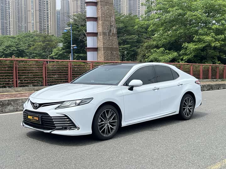 Toyota Camry, 2023 — фото 2 из 9