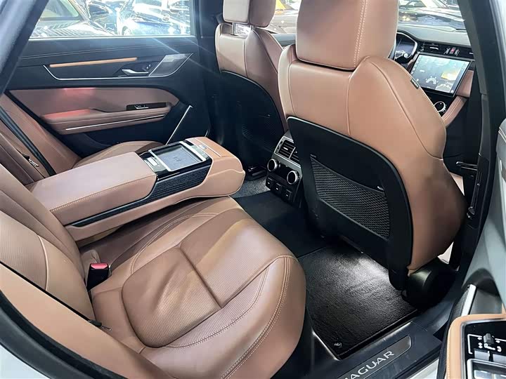 Jaguar XF L, 2023 — фото 4 из 9