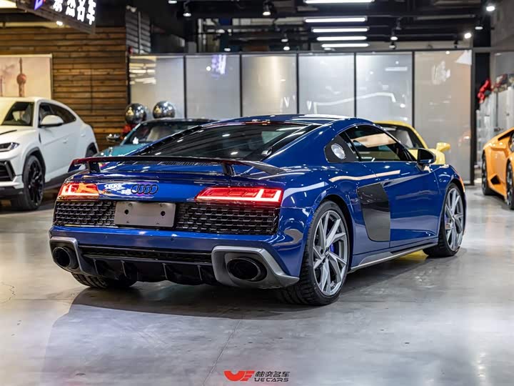 Audi R8, 2023 — фото 4 из 9