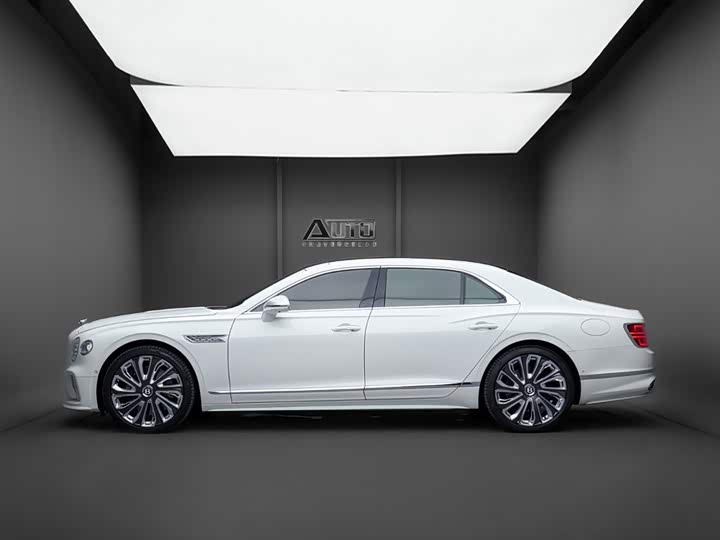 Bentley Flying Spur Hybrid, 2025 — фото 3 из 9