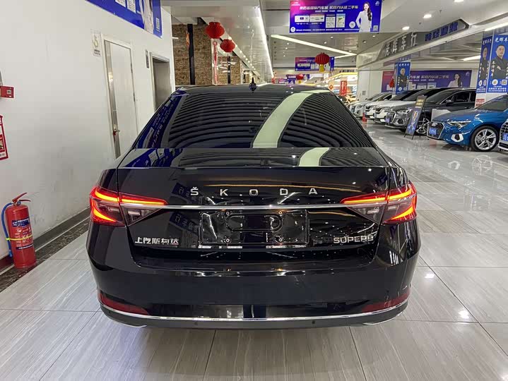 Skoda Superb, 2023 — фото 5 из 9