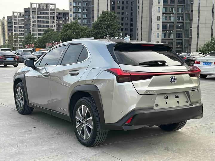 Lexus UX Hybrid, 2022 — фото 4 из 9