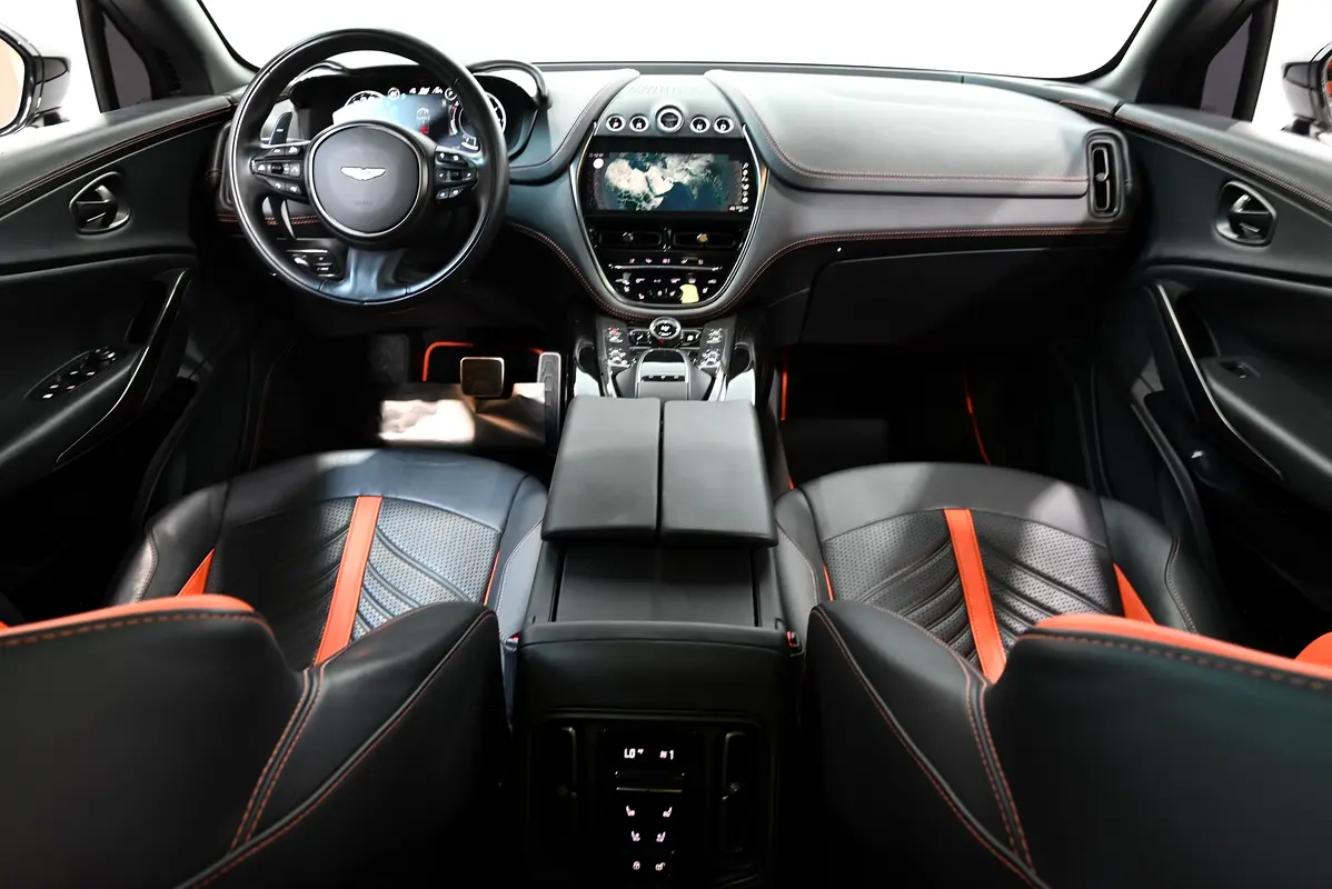 Aston Martin DBX, 2023 — фото 8 из 10