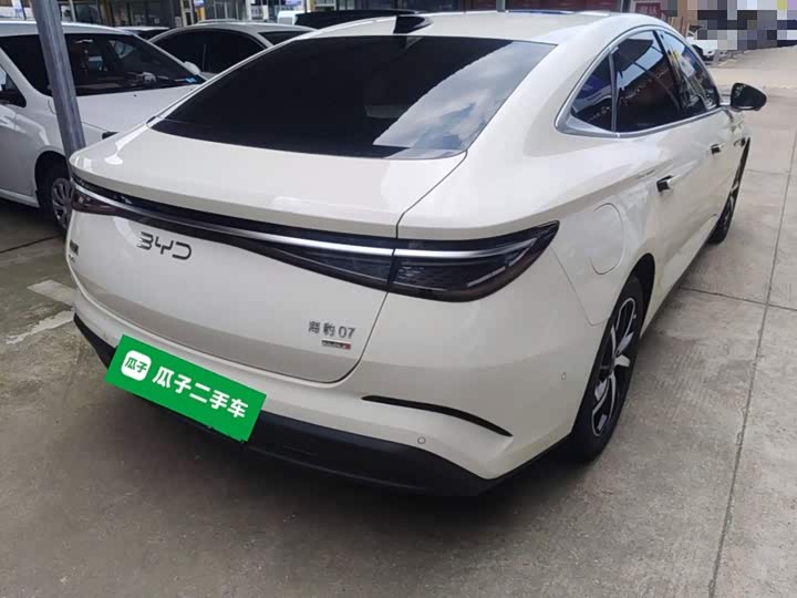 BYD Seal 07 DM-i Hybrid, 2025 — фото 7 из 9