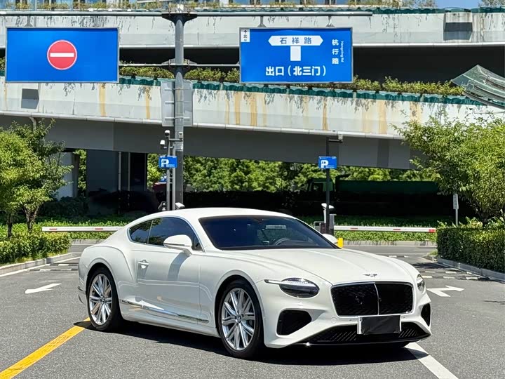 Bentley Continental GT Hybrid, 2025 — фото 2 из 7