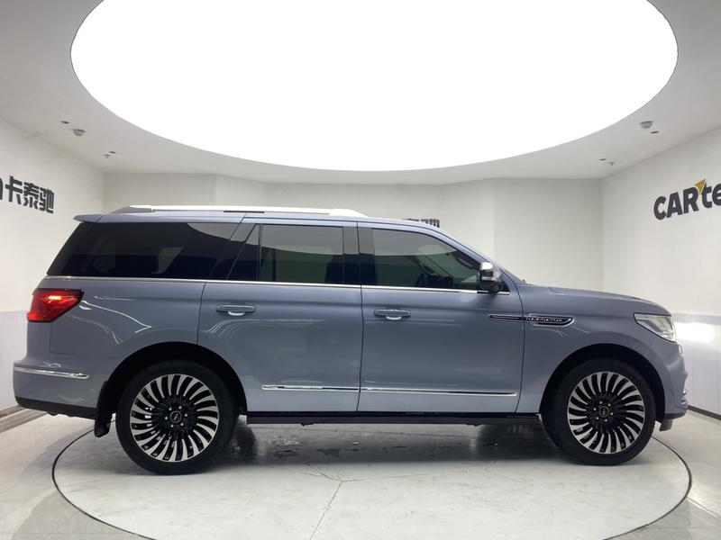 Lincoln Navigator, 2023 — фото 8 из 12